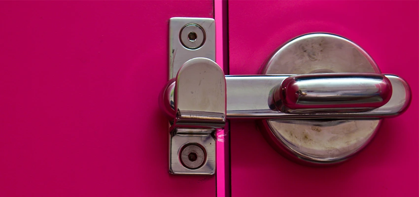 Childproof Gate Lock in Teaneck, New Jersey