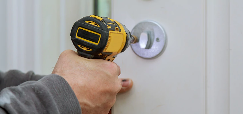 Street Locksmith For Smart Lock Repair in Teaneck, NJ